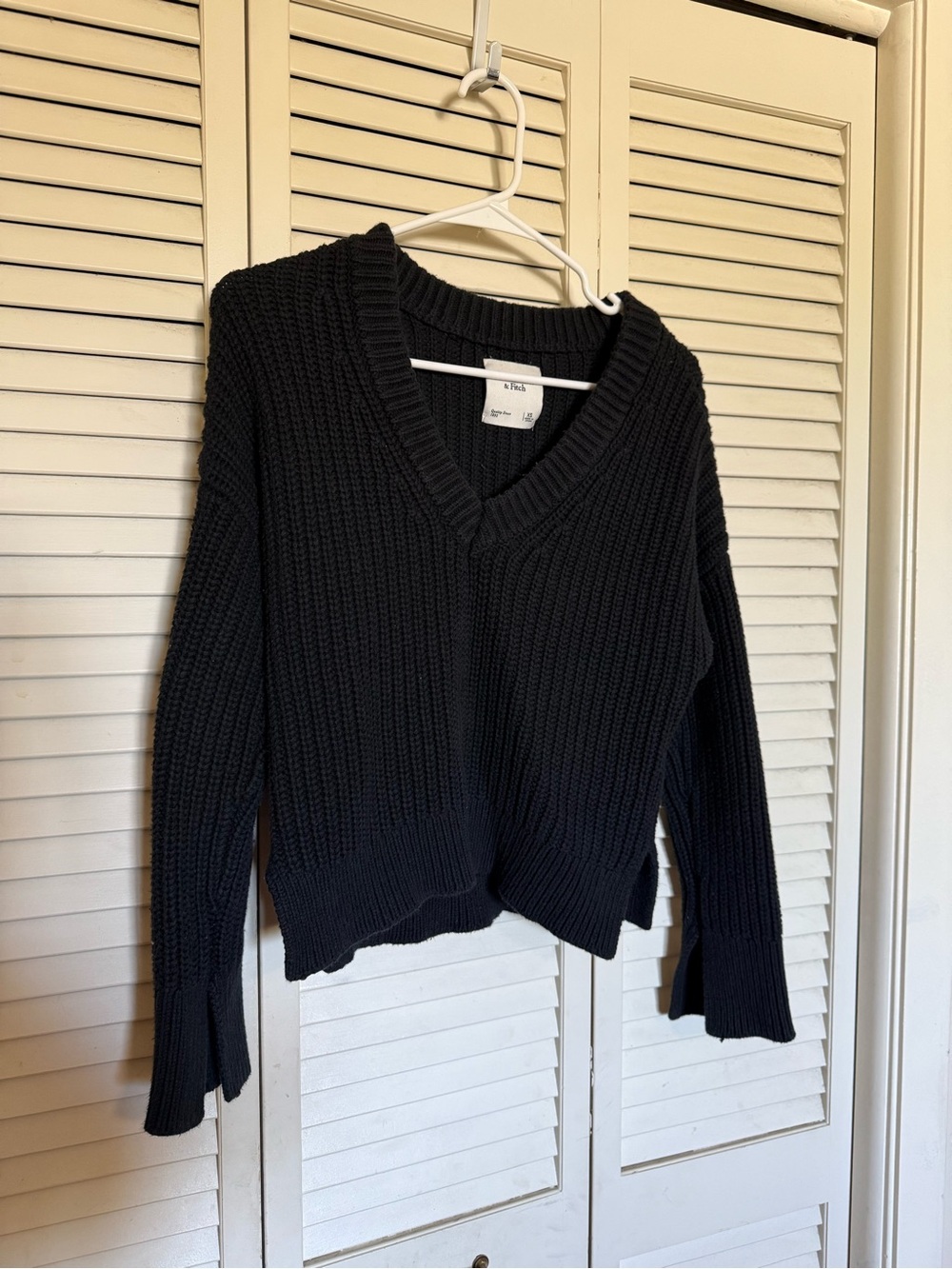 Abercrombie and Fitch Black V-Neck Chunky Knit Sweater